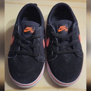 NIKE Infant Toddlers SATIRE II  Sneakers